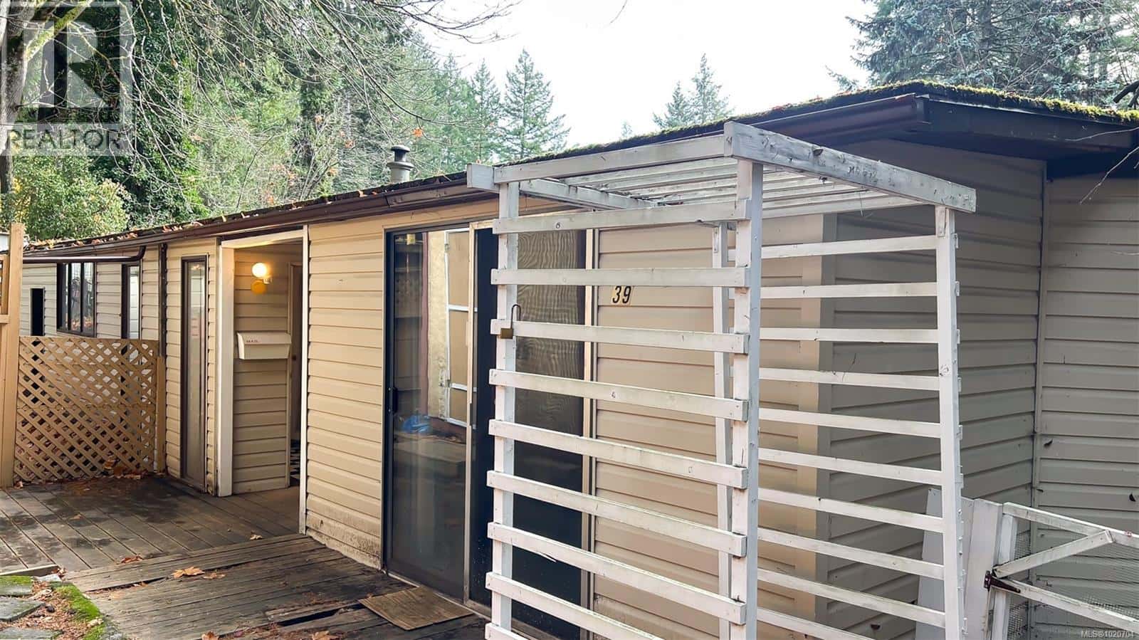 39 2500 Florence Lake Rd — Langford, British Columbia - Photo 2 of 21