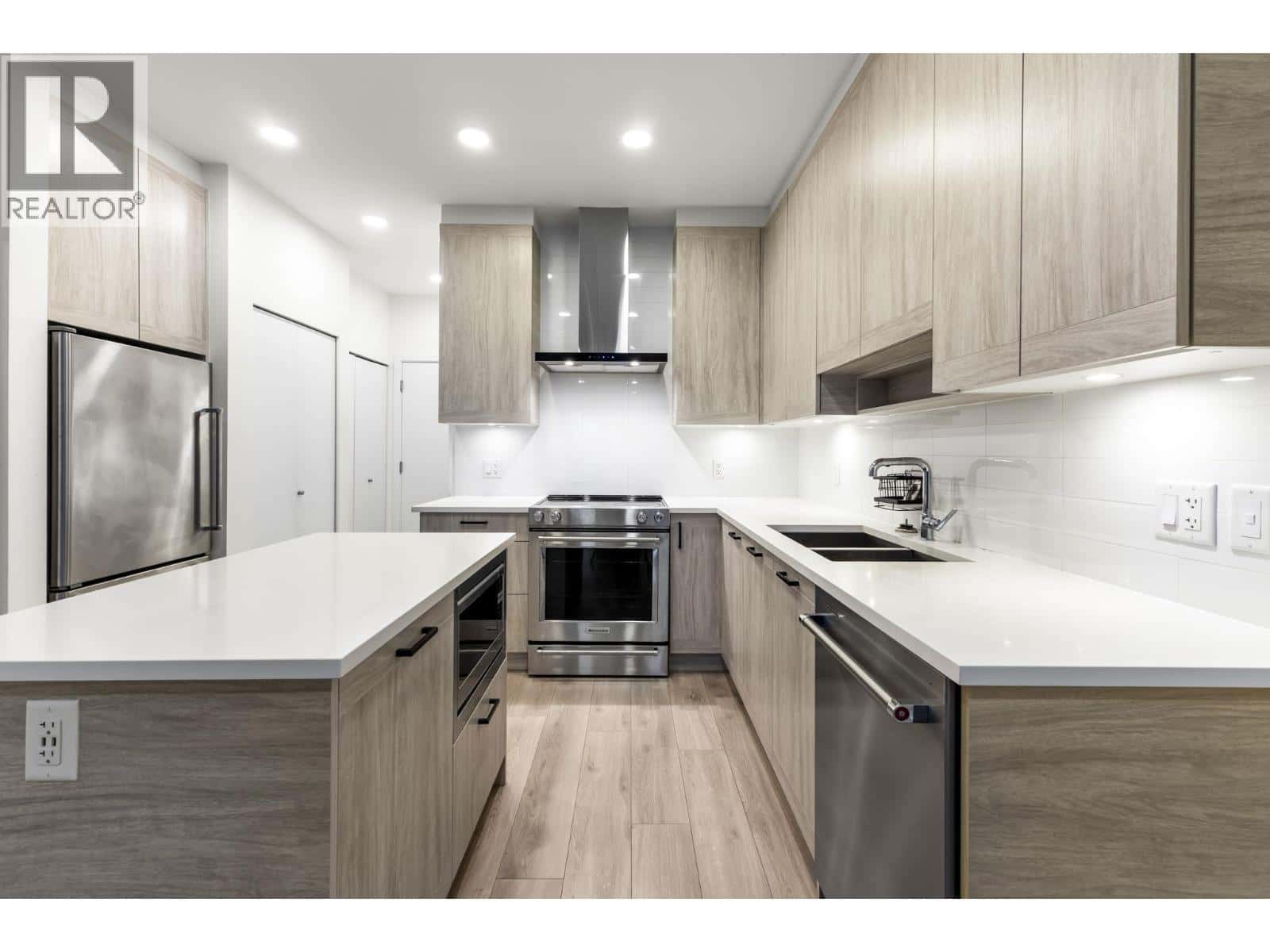 510 7579 16TH STREET — Burnaby, British Columbia - Photo 5 of 32