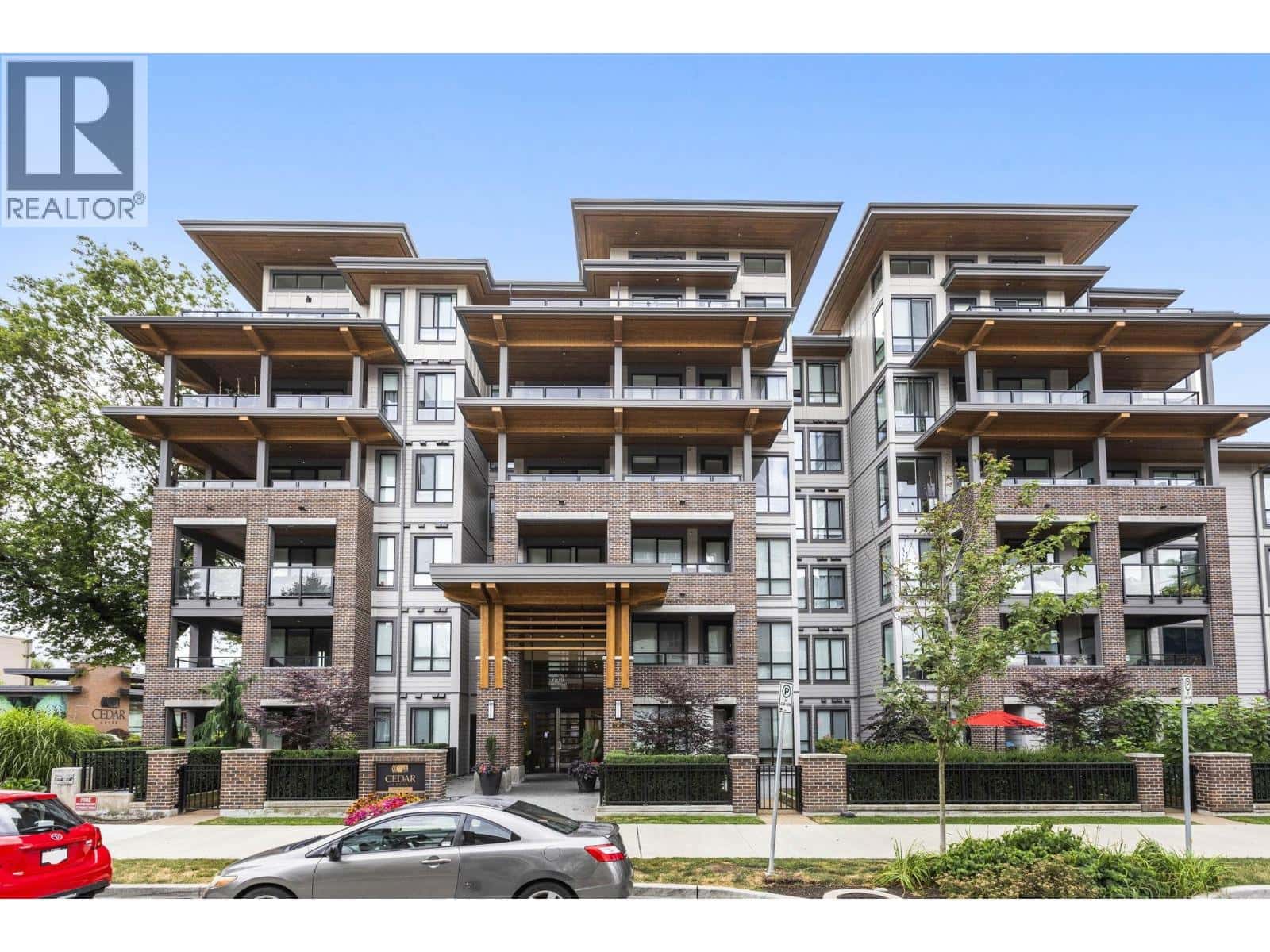 510 7579 16TH STREET — Burnaby, British Columbia - Photo 3 of 32