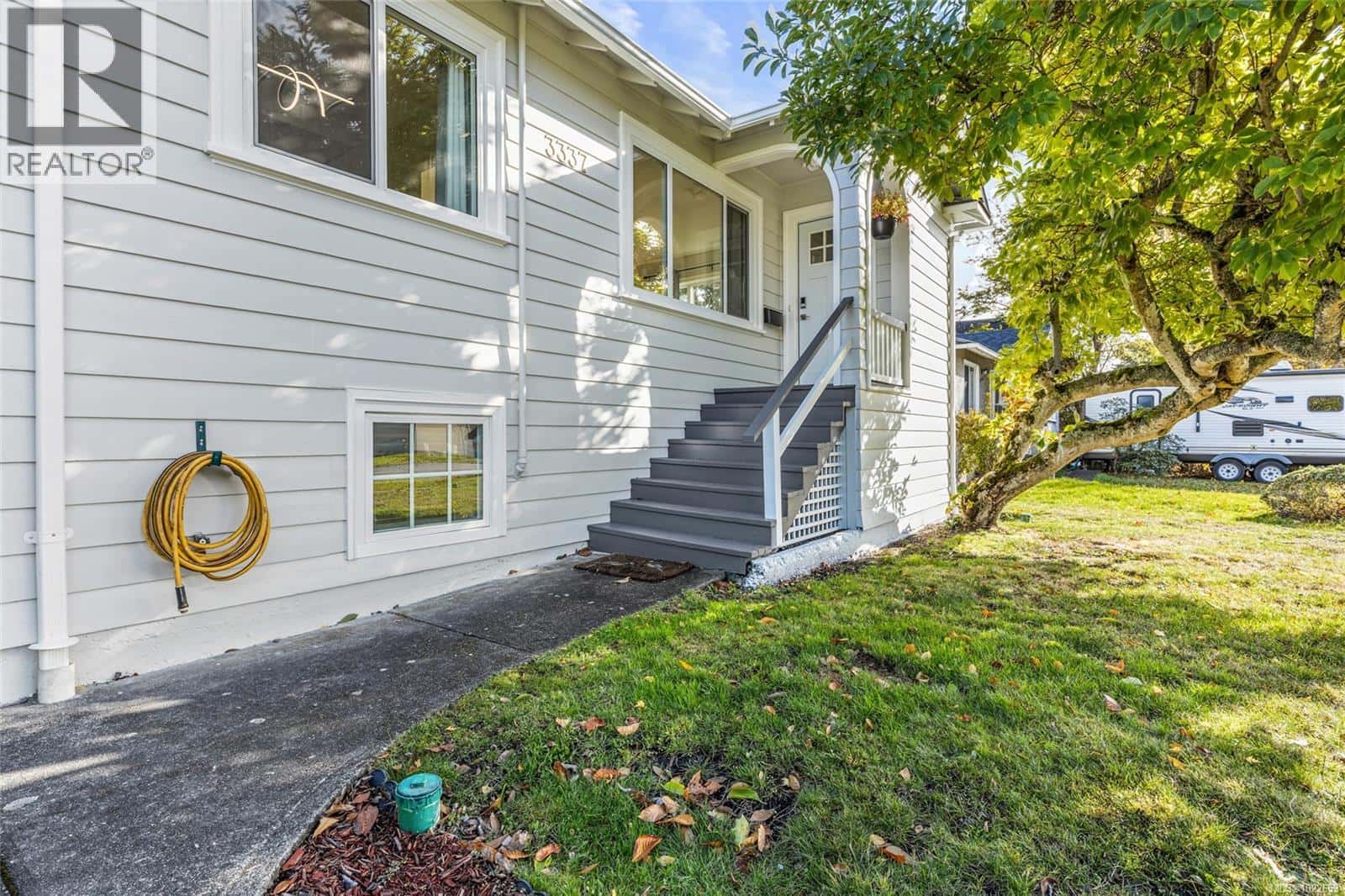 3337 Kingsley St — Saanich, British Columbia - Photo 3 of 37