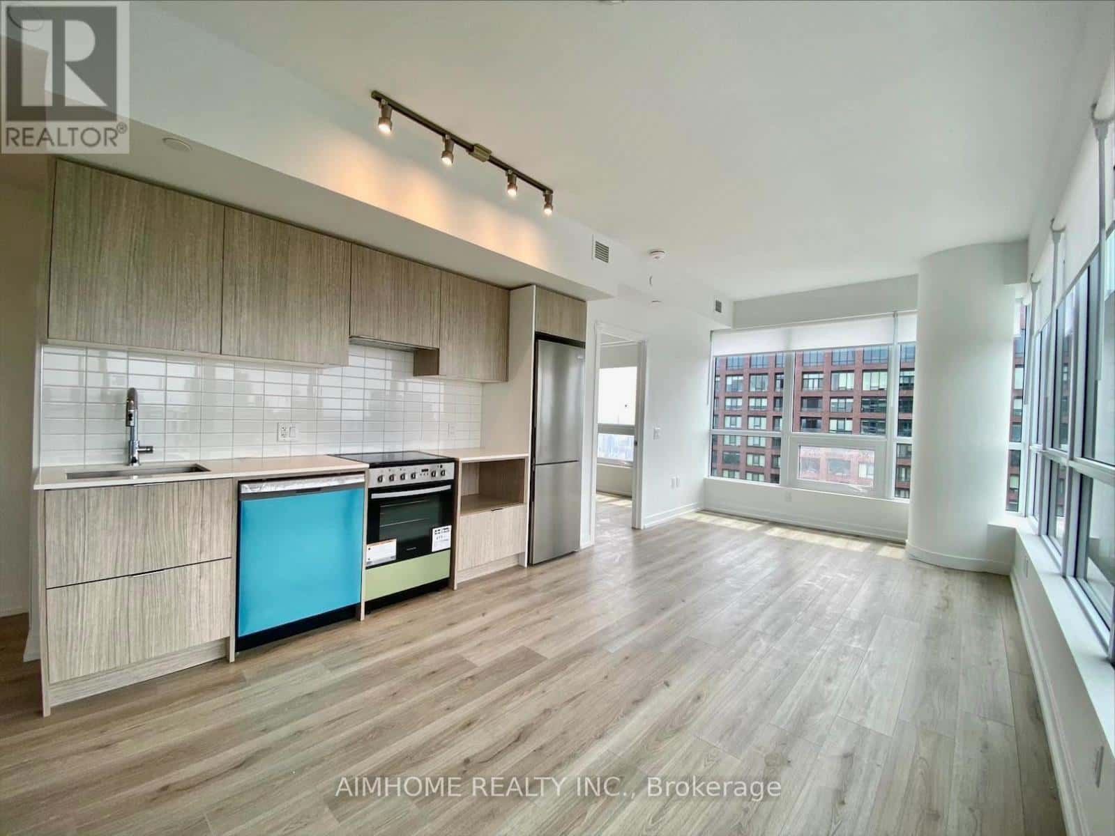 4902 - 395 BLOOR STREET E — Toronto (North St. James Town), Ontario - Photo 2 of 12