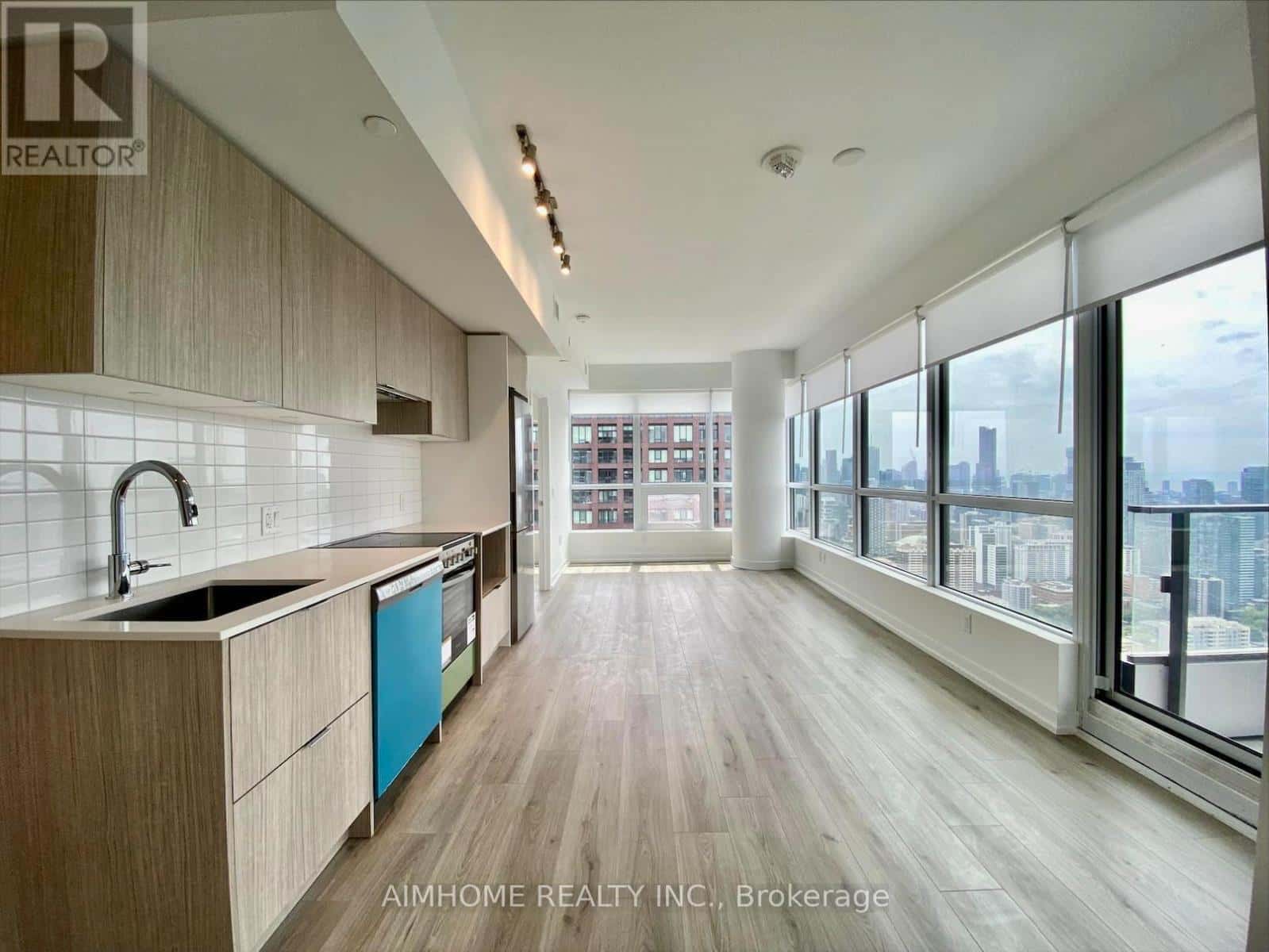 4902 - 395 BLOOR STREET E — Toronto (North St. James Town), Ontario - Photo 3 of 12