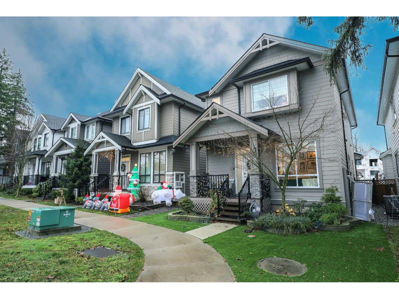 2525 168 STREET — Surrey, British Columbia - Photo 3 of 40