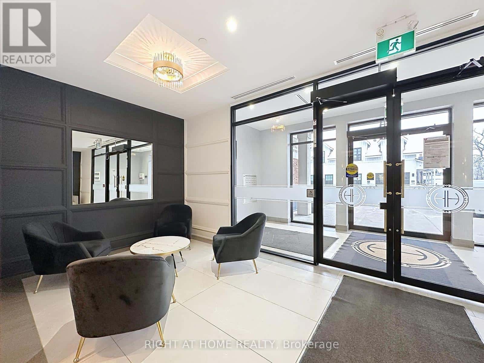 PH02 - 208 MAIN ST UNIONVILLE STREET — Markham (Unionville), Ontario - Photo 2 of 47