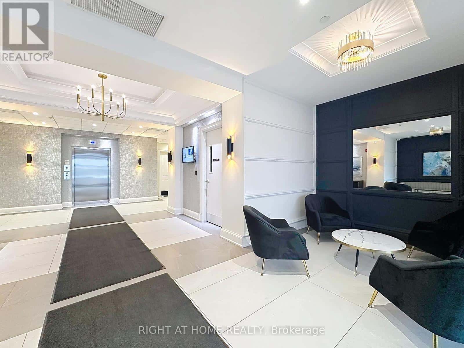 PH02 - 208 MAIN ST UNIONVILLE STREET — Markham (Unionville), Ontario - Photo 3 of 47