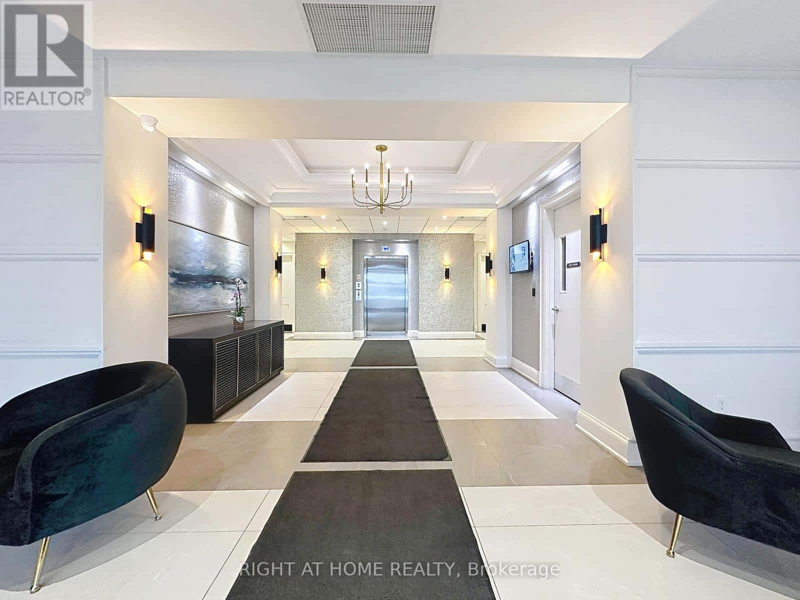 PH02 - 208 MAIN ST UNIONVILLE STREET — Markham (Unionville), Ontario - Photo 4 of 47