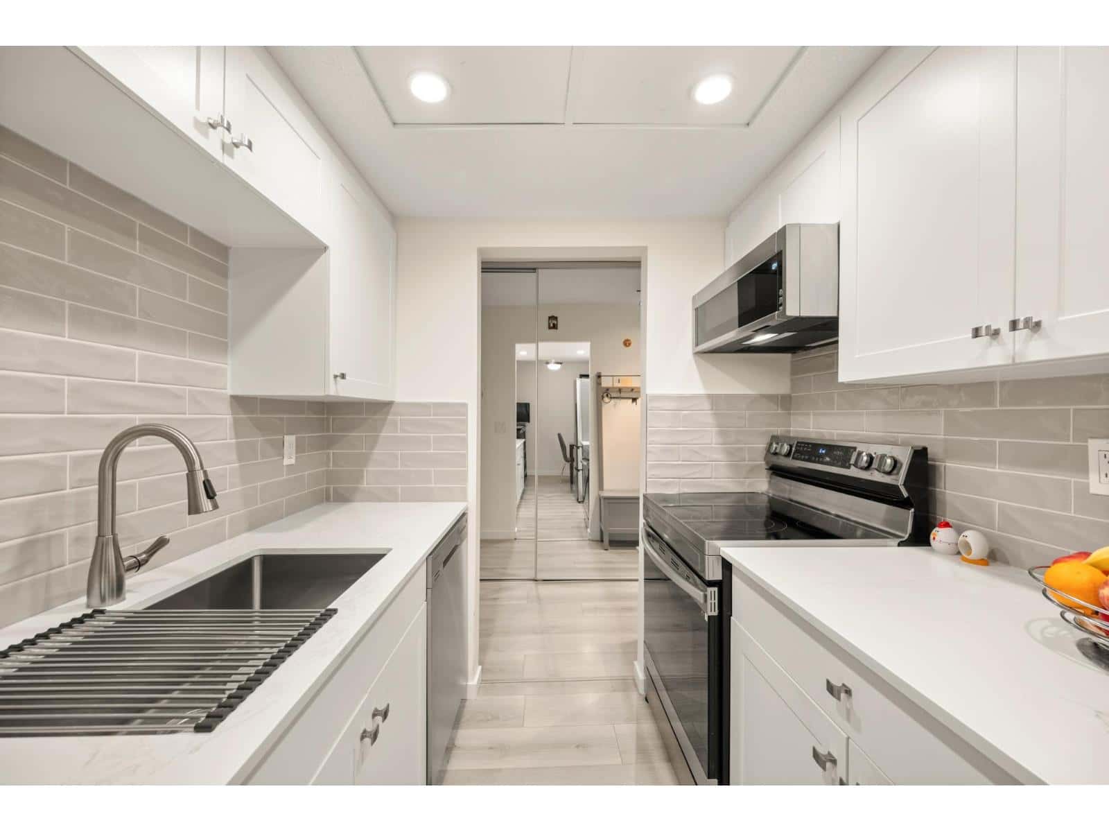 104 1320 FIR STREET — White Rock, British Columbia - Photo 4 of 37