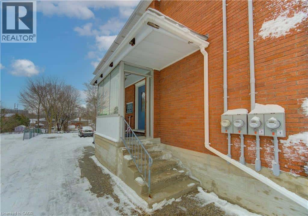 196 ALLEN Street E — Waterloo, Ontario - Photo 3 of 40