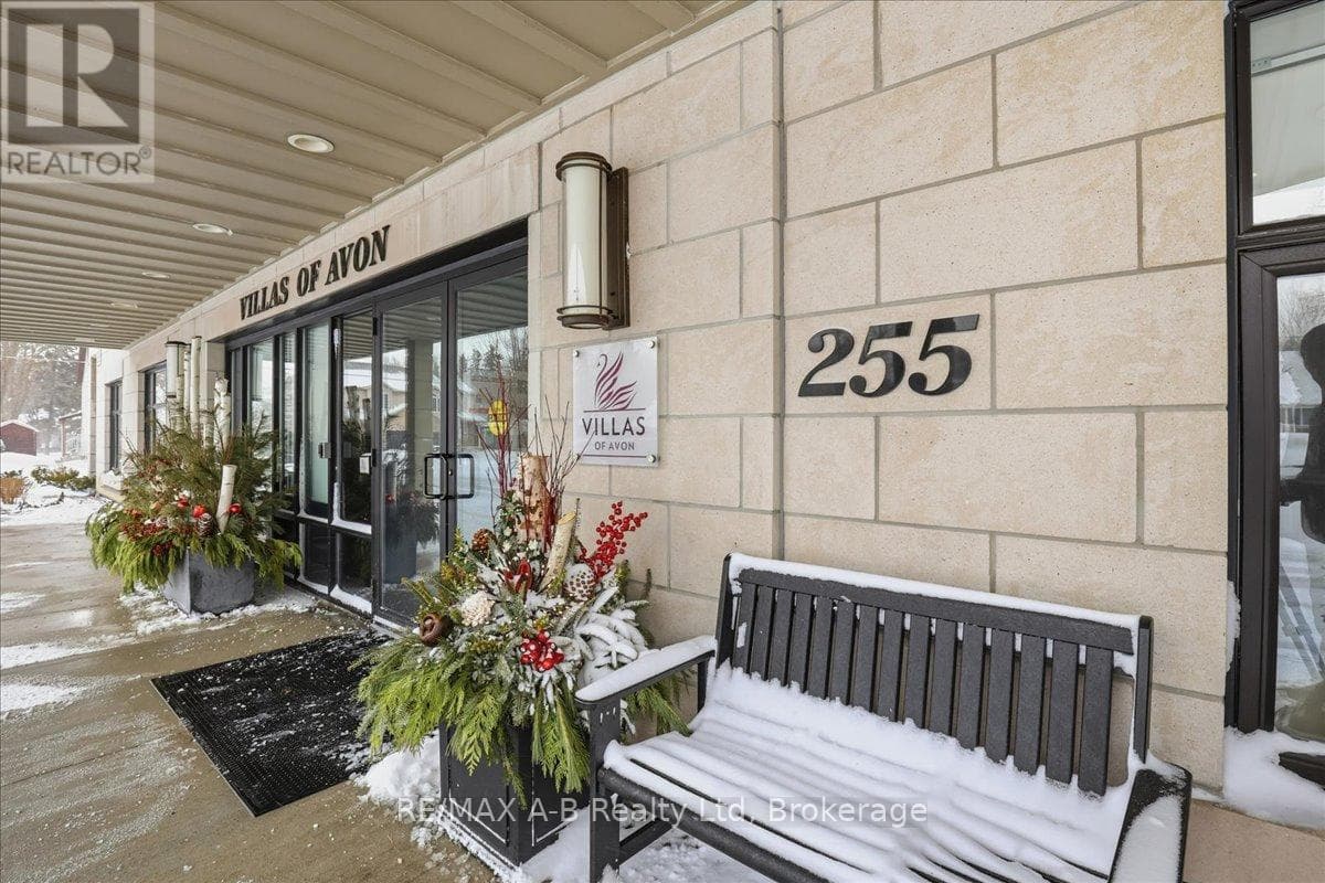 206 - 255 JOHN STREET N — Stratford, Ontario - Main photo