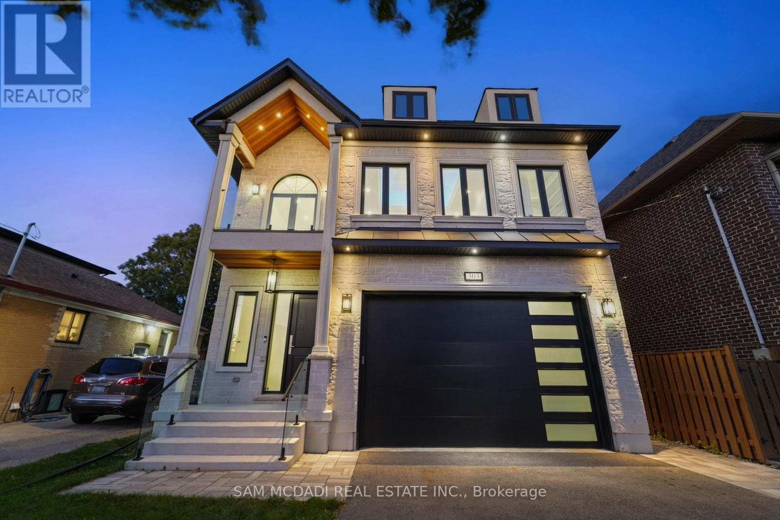 303 DELTA STREET — Toronto (Alderwood), Ontario - Main photo