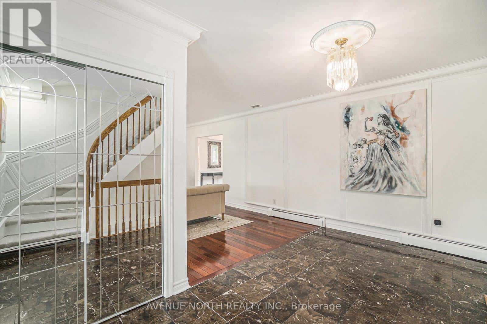 6 MOSGROVE AVENUE — Ottawa, Ontario - Photo 3 of 28