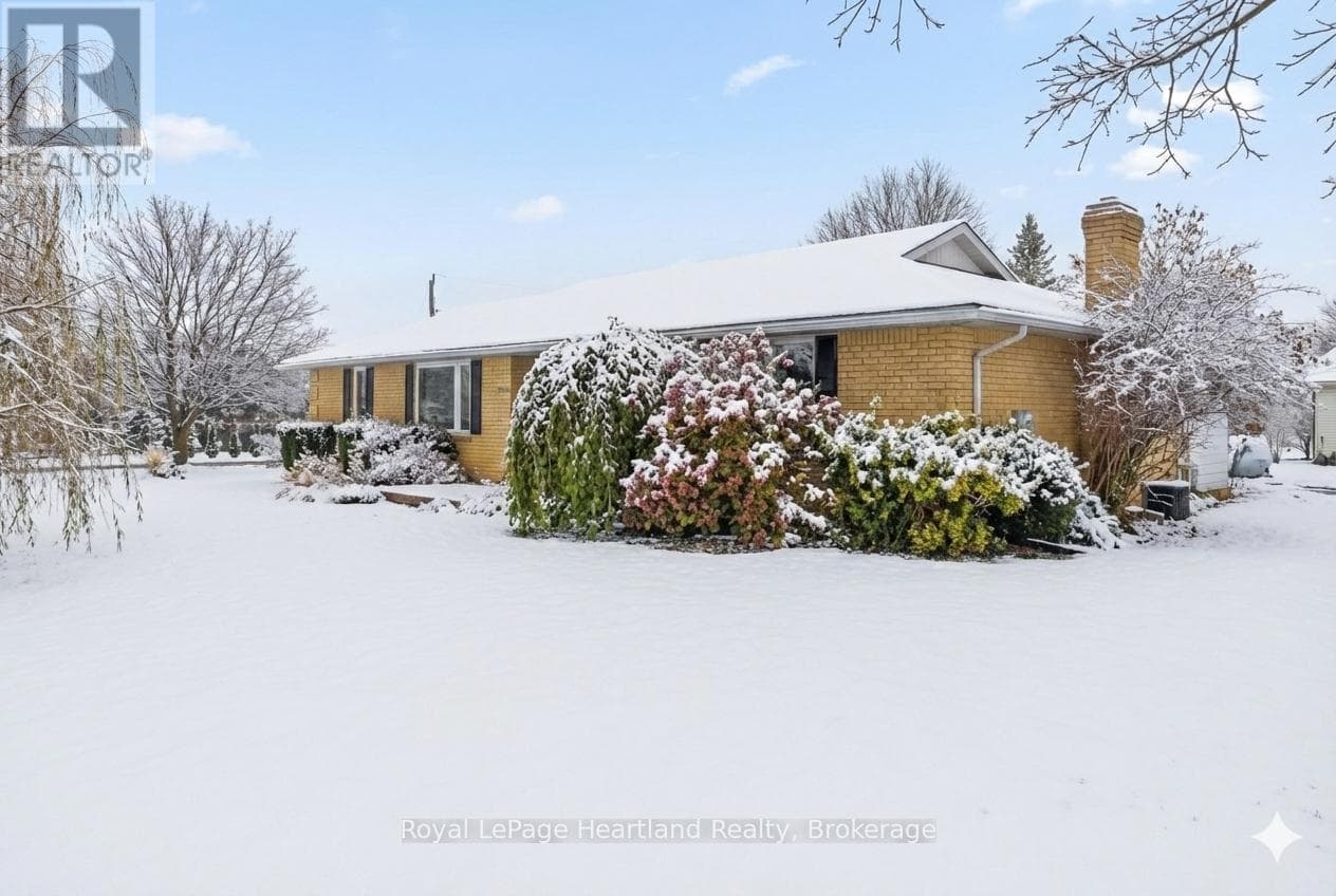 1020 MAIN STREET — Howick, Ontario - Main photo