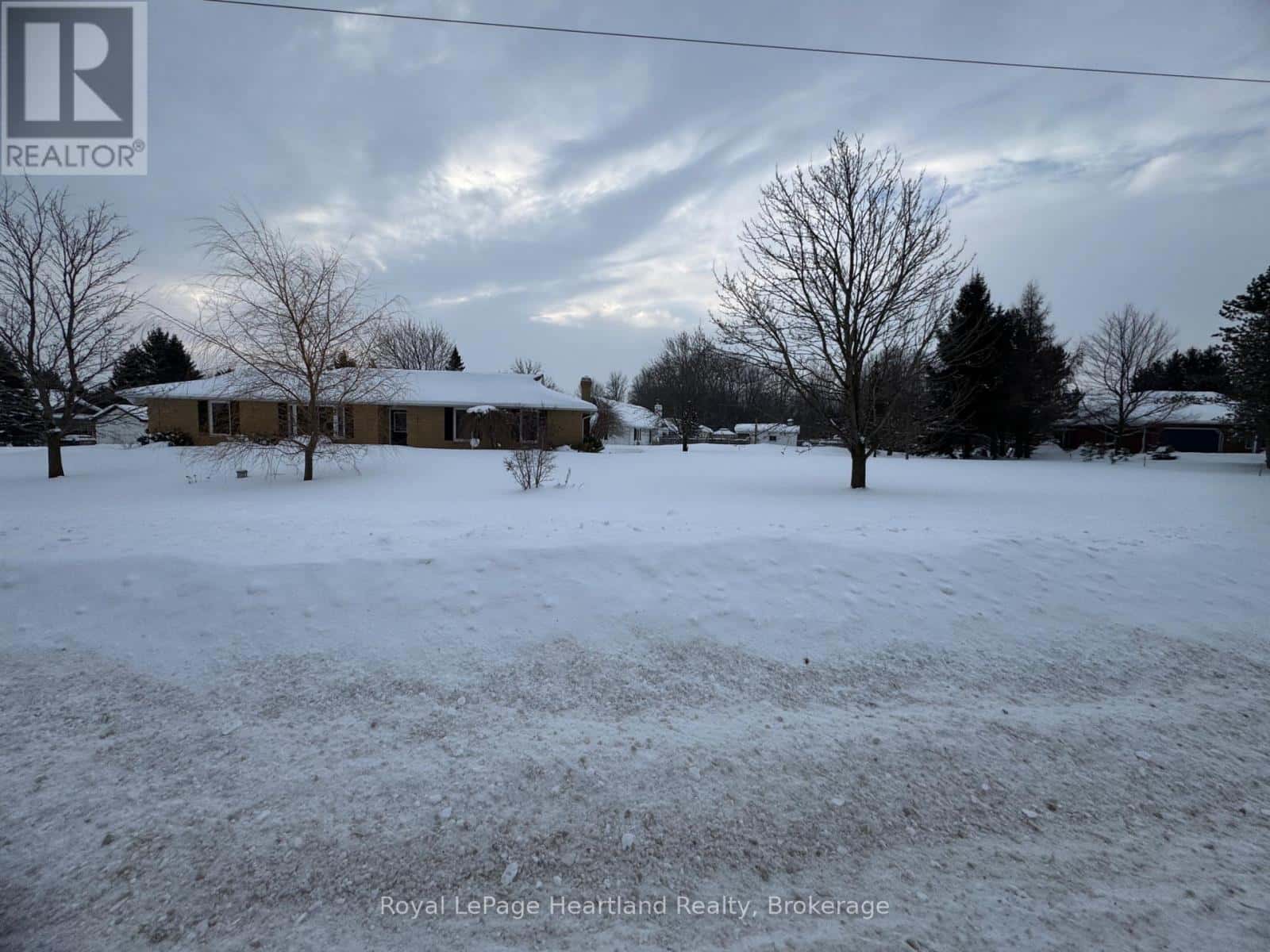 1020 MAIN STREET — Howick, Ontario - Photo 3 of 41