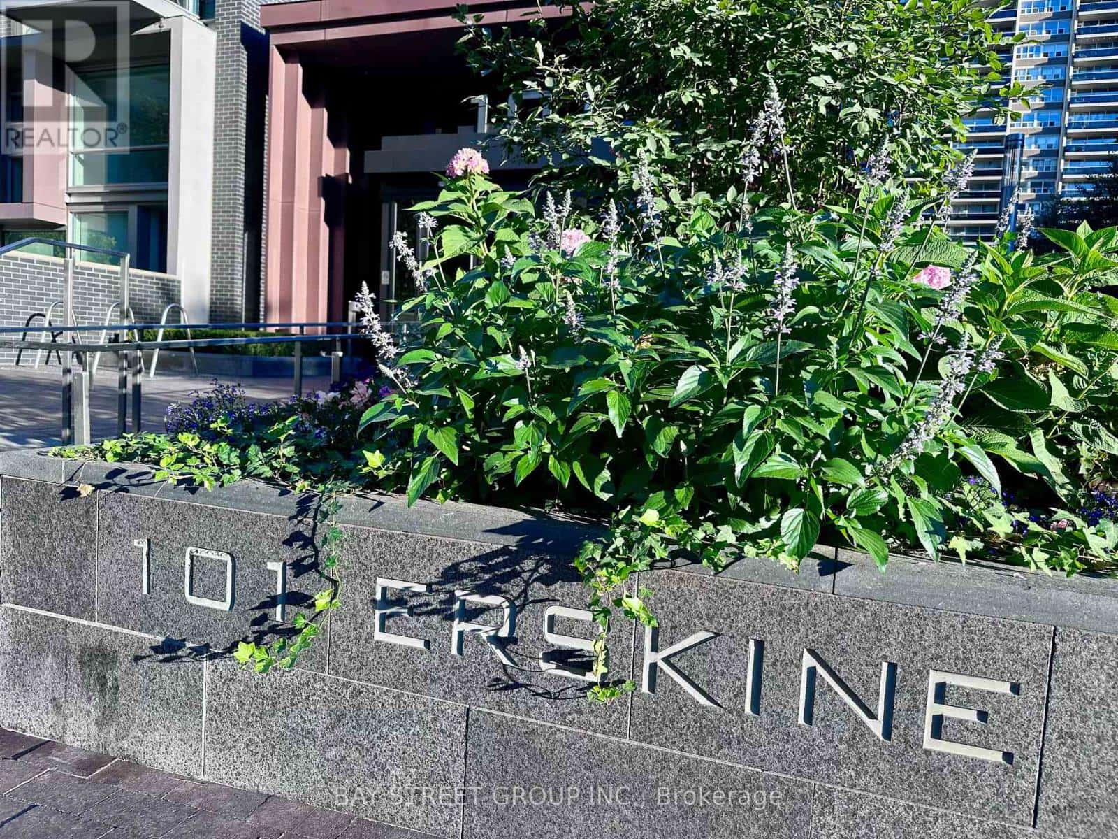 2006 - 101 ERSKINE AVENUE — Toronto (Mount Pleasant West), Ontario - Photo 2 of 25