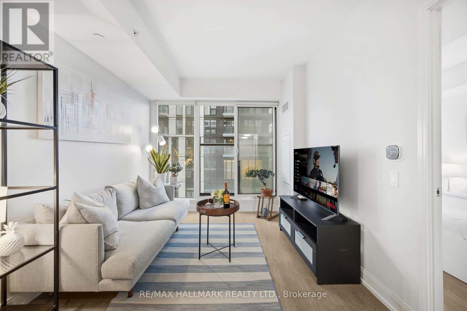 2201 - 181 DUNDAS STREET E — Toronto (Moss Park), Ontario - Photo 4 of 25