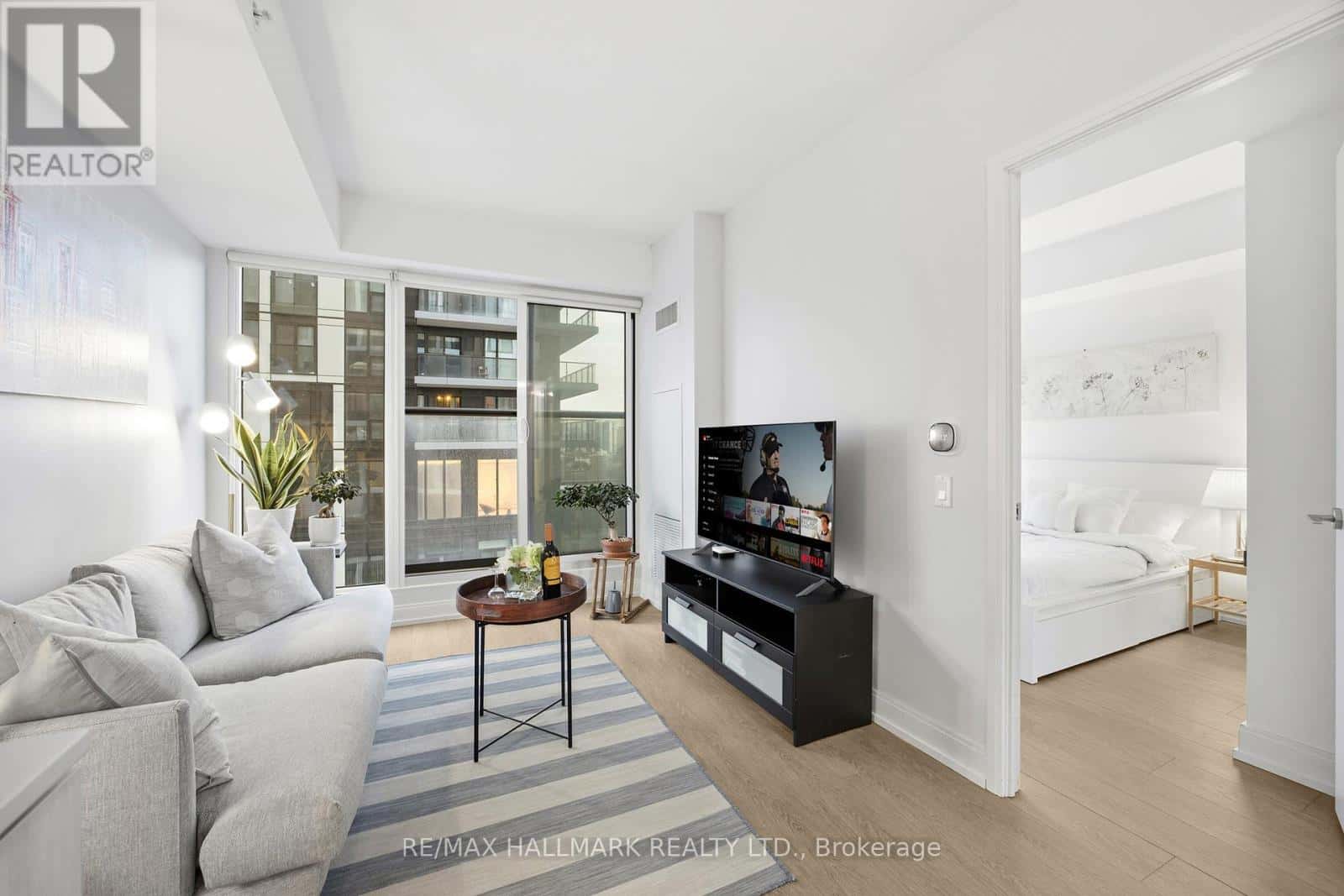 2201 - 181 DUNDAS STREET E — Toronto (Moss Park), Ontario - Photo 5 of 25