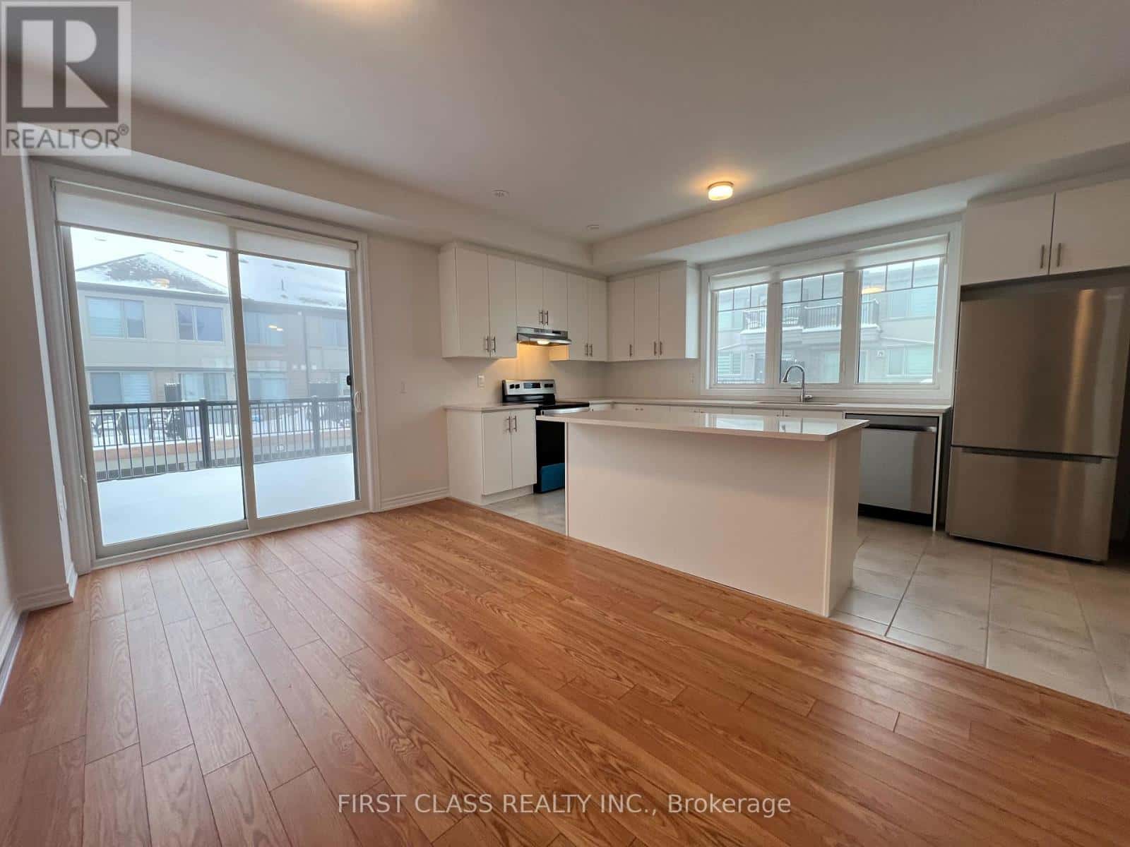 126 LAGEER DRIVE — Whitchurch-Stouffville (Stouffville), Ontario - Photo 3 of 28