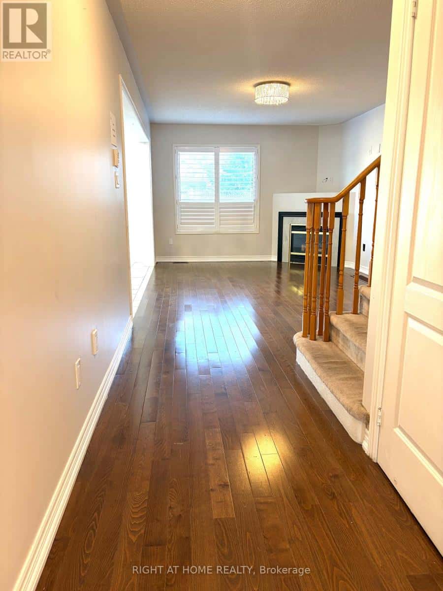 29 MISTDALE CRESCENT — Brampton (Fletcher's Meadow), Ontario - Photo 3 of 17