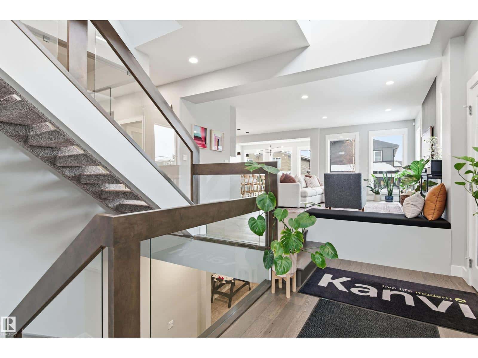 2046 WARE RD NW — Edmonton, Alberta - Photo 4 of 64