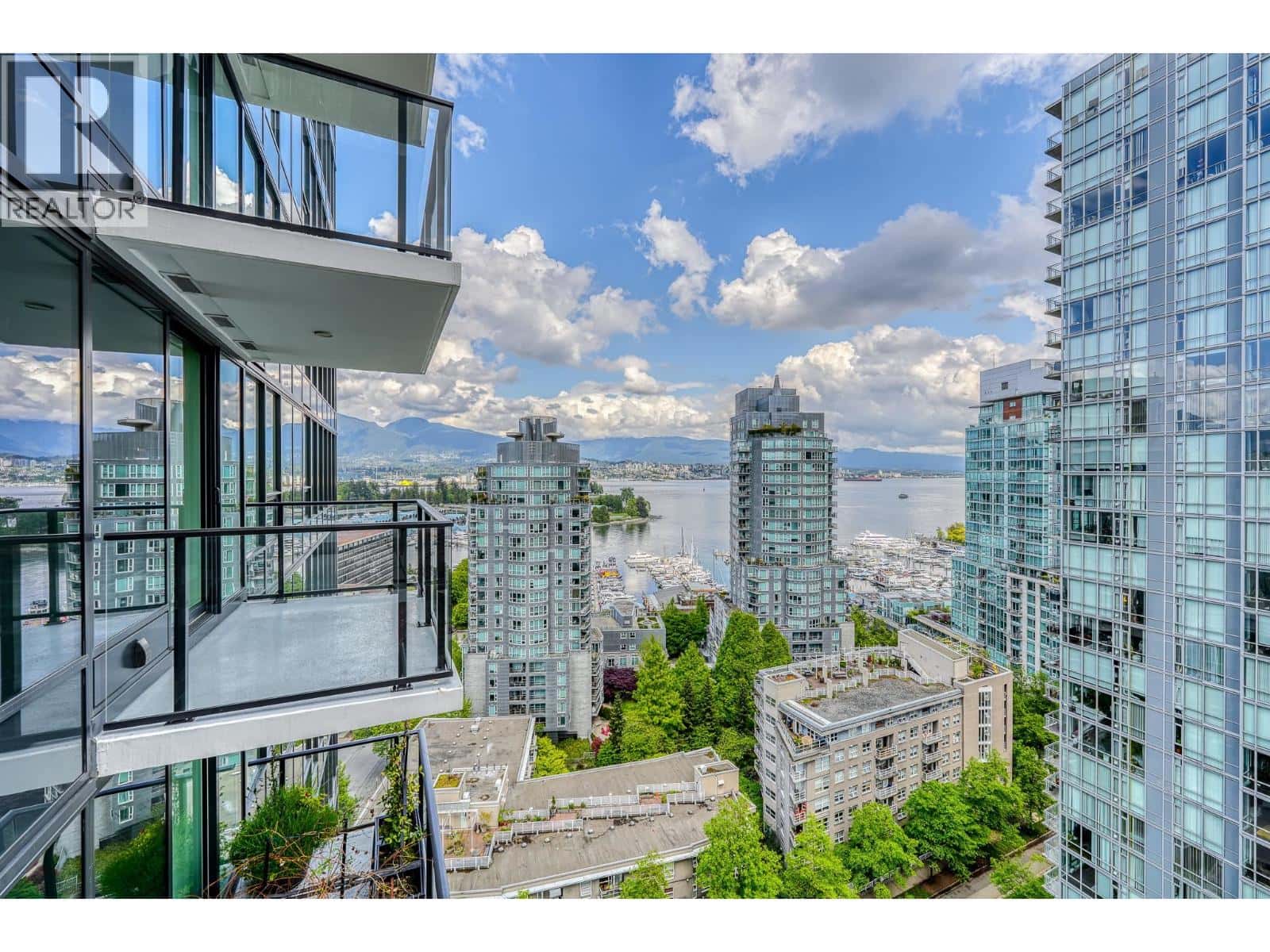 1703 620 CARDERO STREET — Vancouver, British Columbia - Photo 4 of 23