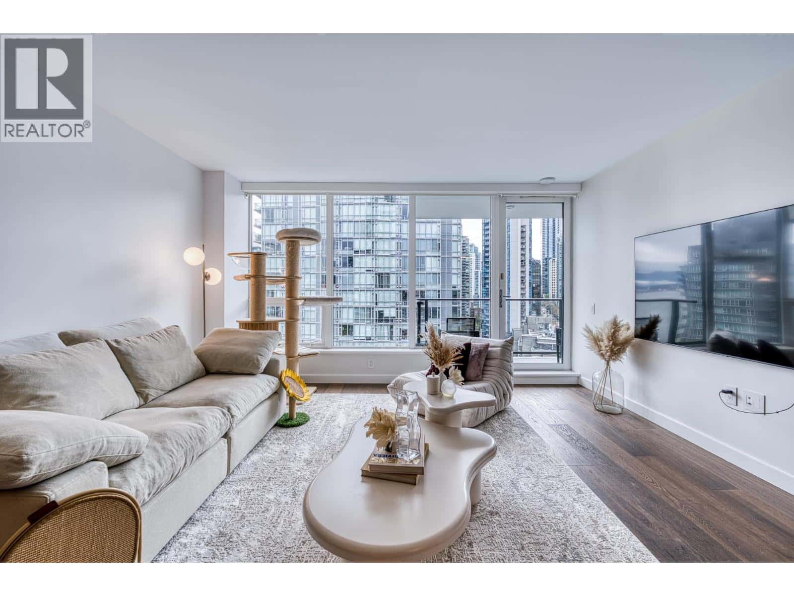 1703 620 CARDERO STREET — Vancouver, British Columbia - Photo 3 of 23