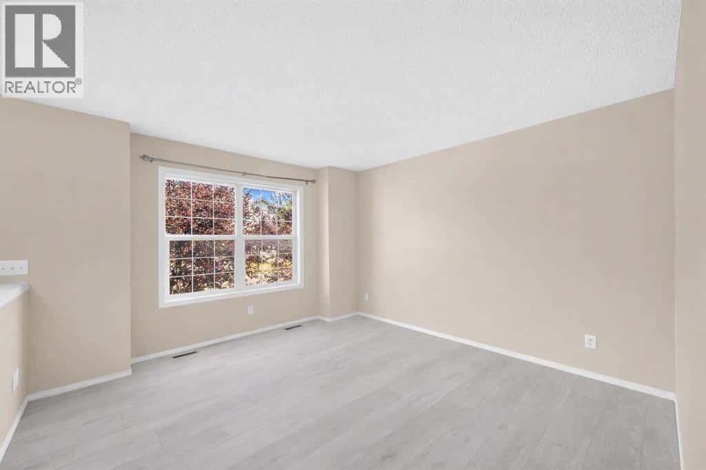 5 Saddlebrook Common NE — Calgary, Alberta - Photo 3 of 22