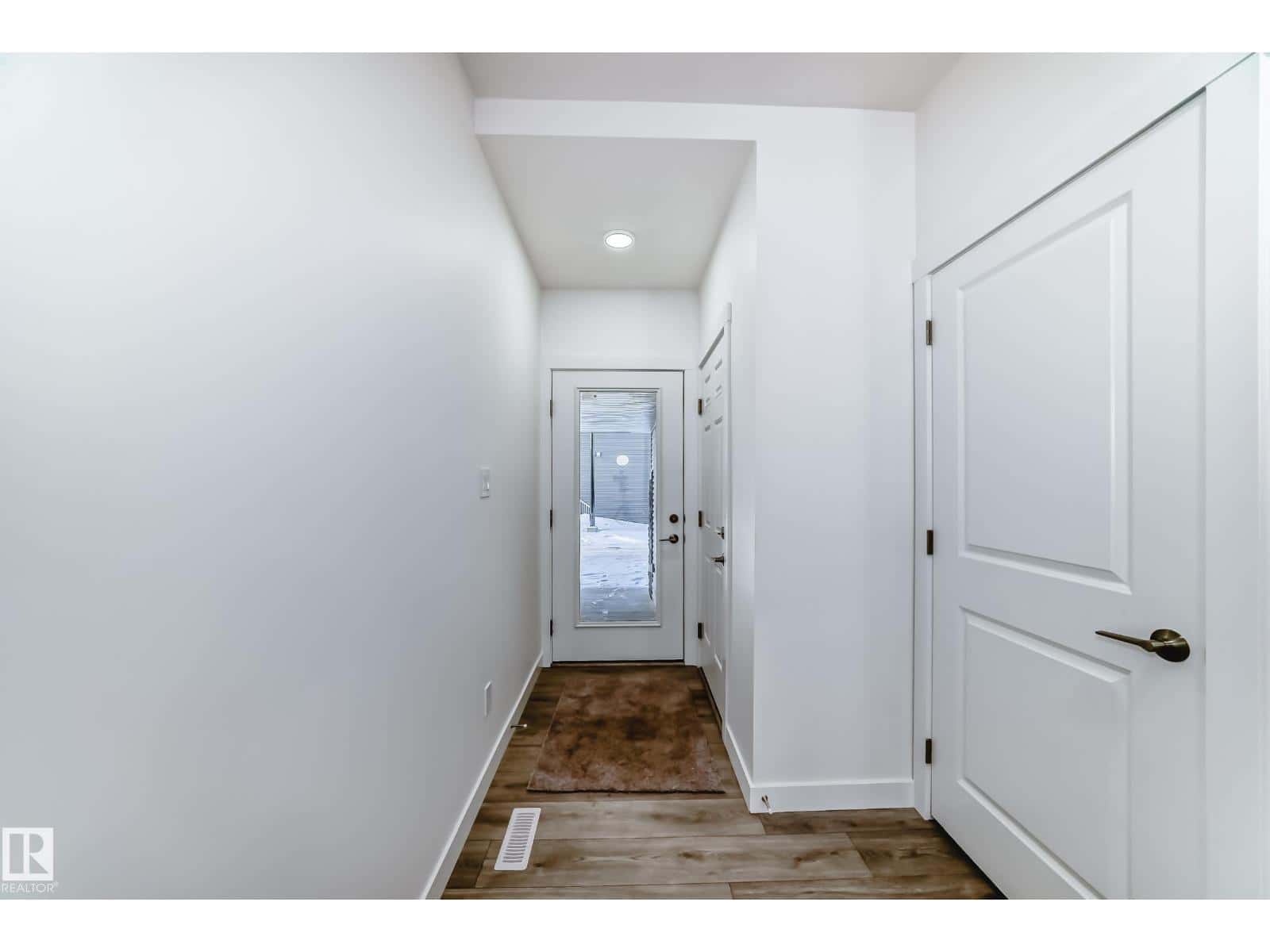 #4 2710 66 ST SW SW — Edmonton, Alberta - Photo 3 of 30