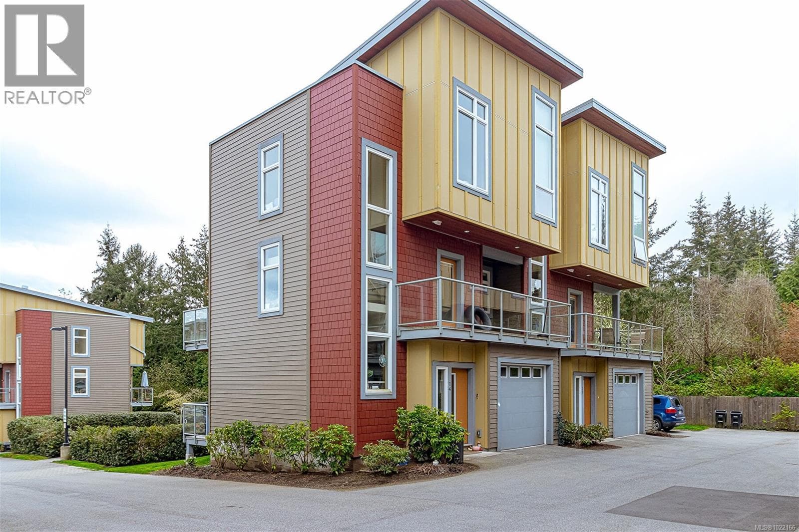 14 235 Island Hwy — View Royal, British Columbia - Main photo