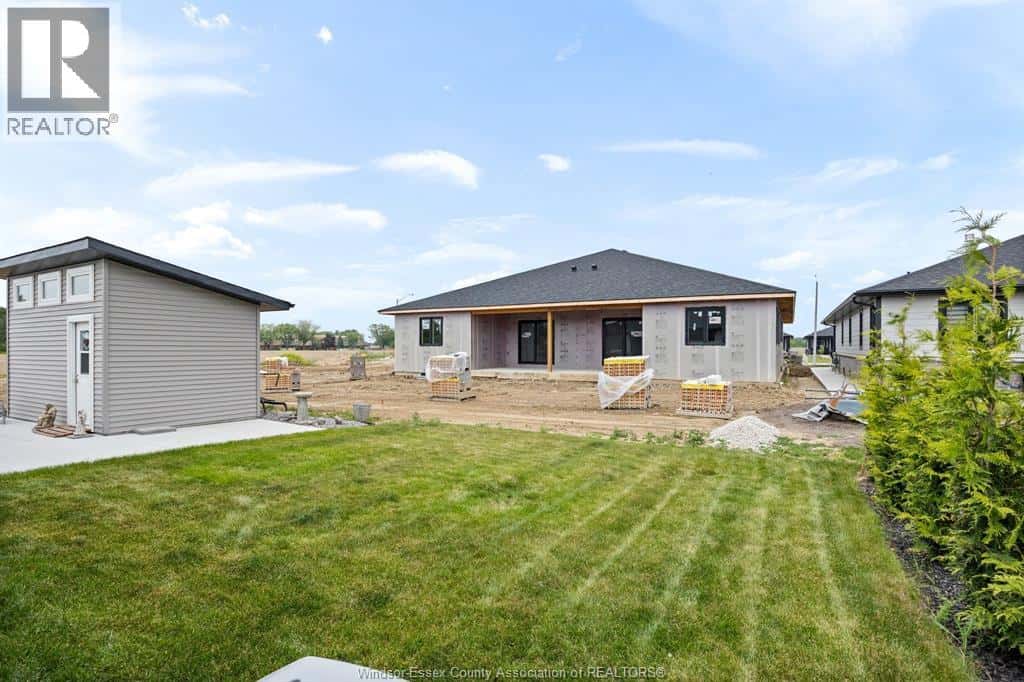 76 MCKENZIE — Essex, Ontario - Photo 3 of 28