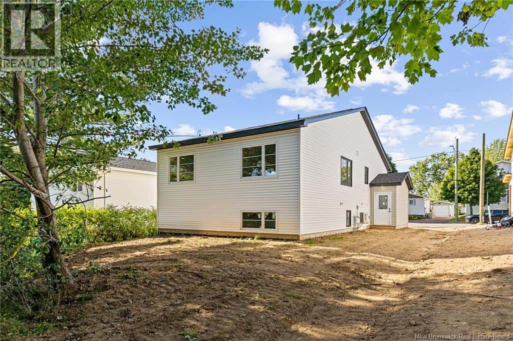 220 Gould Street — Dieppe, New Brunswick - Photo 4 of 50