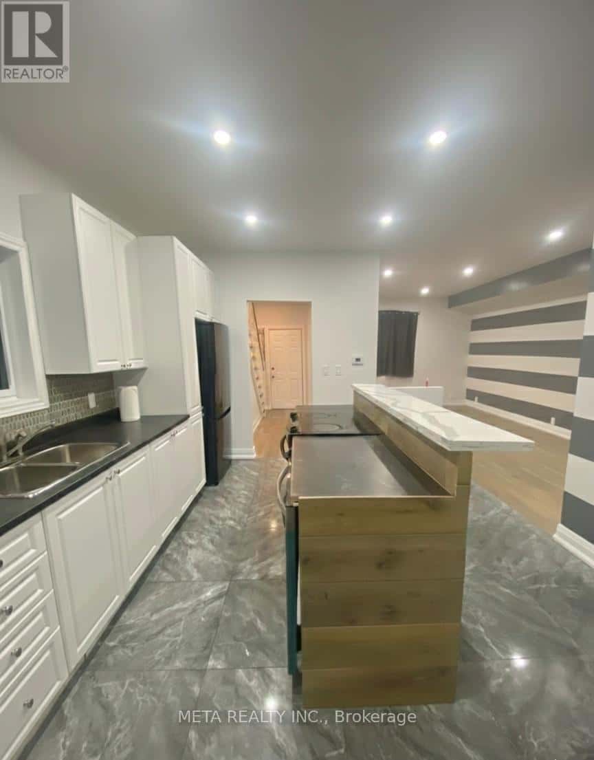 636 UNION STREET — Peterborough (Town Ward 3), Ontario - Photo 4 of 30