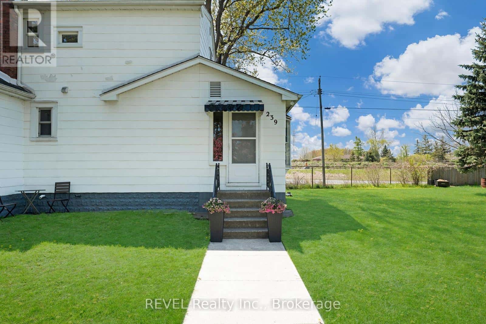 239 BECKEN CRESCENT — Welland (Cooks Mills), Ontario - Photo 4 of 49