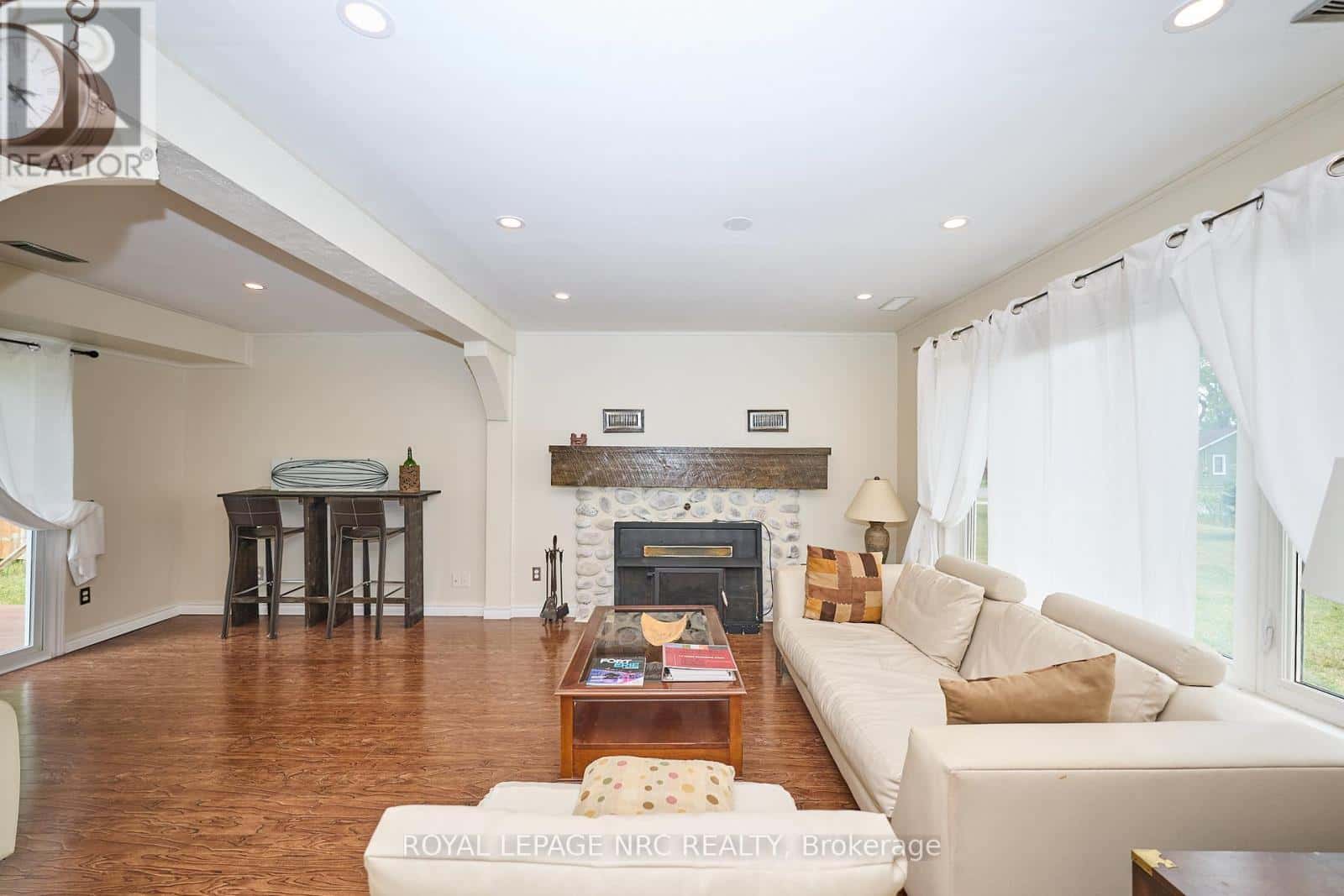 3252 YOUNG AVENUE — Fort Erie (Ridgeway), Ontario - Photo 4 of 36