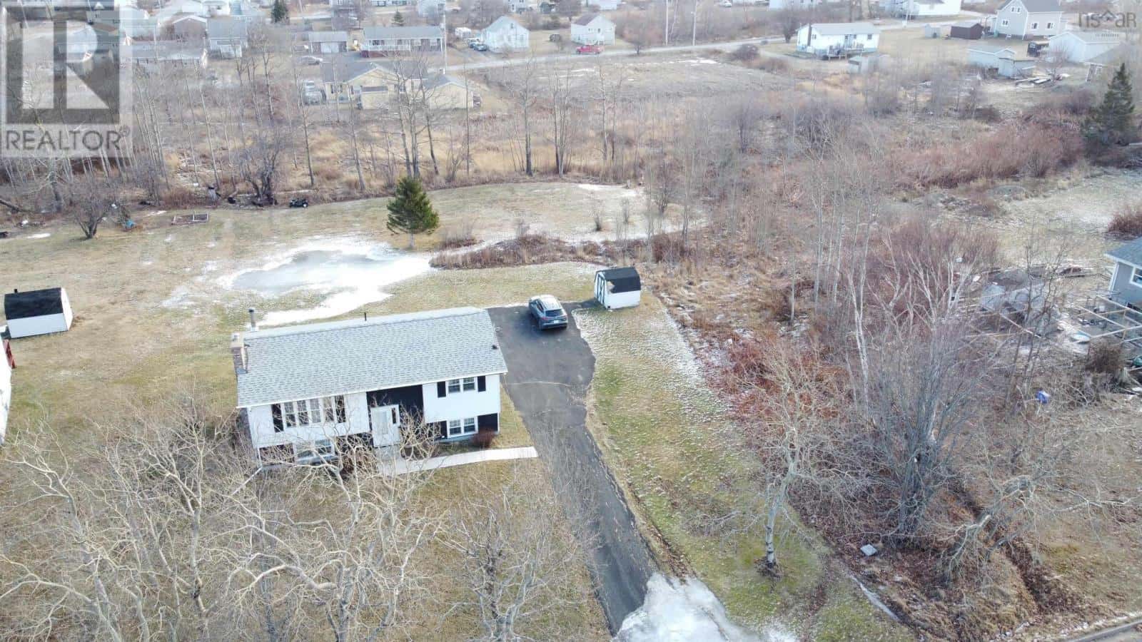 756 Forsyth Street — New Waterford, Nova Scotia - Photo 4 of 32