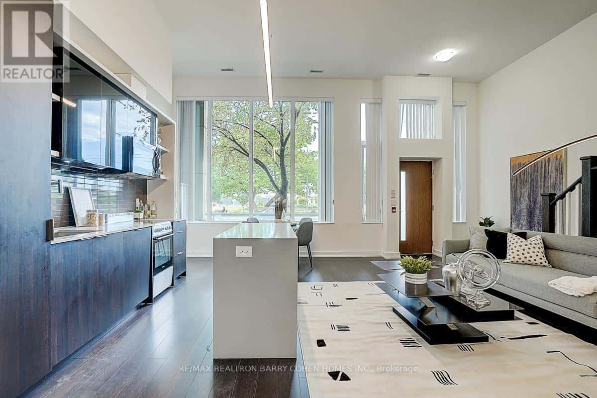 TH107 - 6 PARKWOOD AVENUE — Toronto (Casa Loma), Ontario - Photo 5 of 35