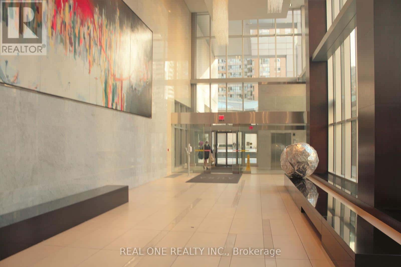 4010 - 386 YONGE STREET — Toronto (Bay Street Corridor), Ontario - Photo 5 of 40