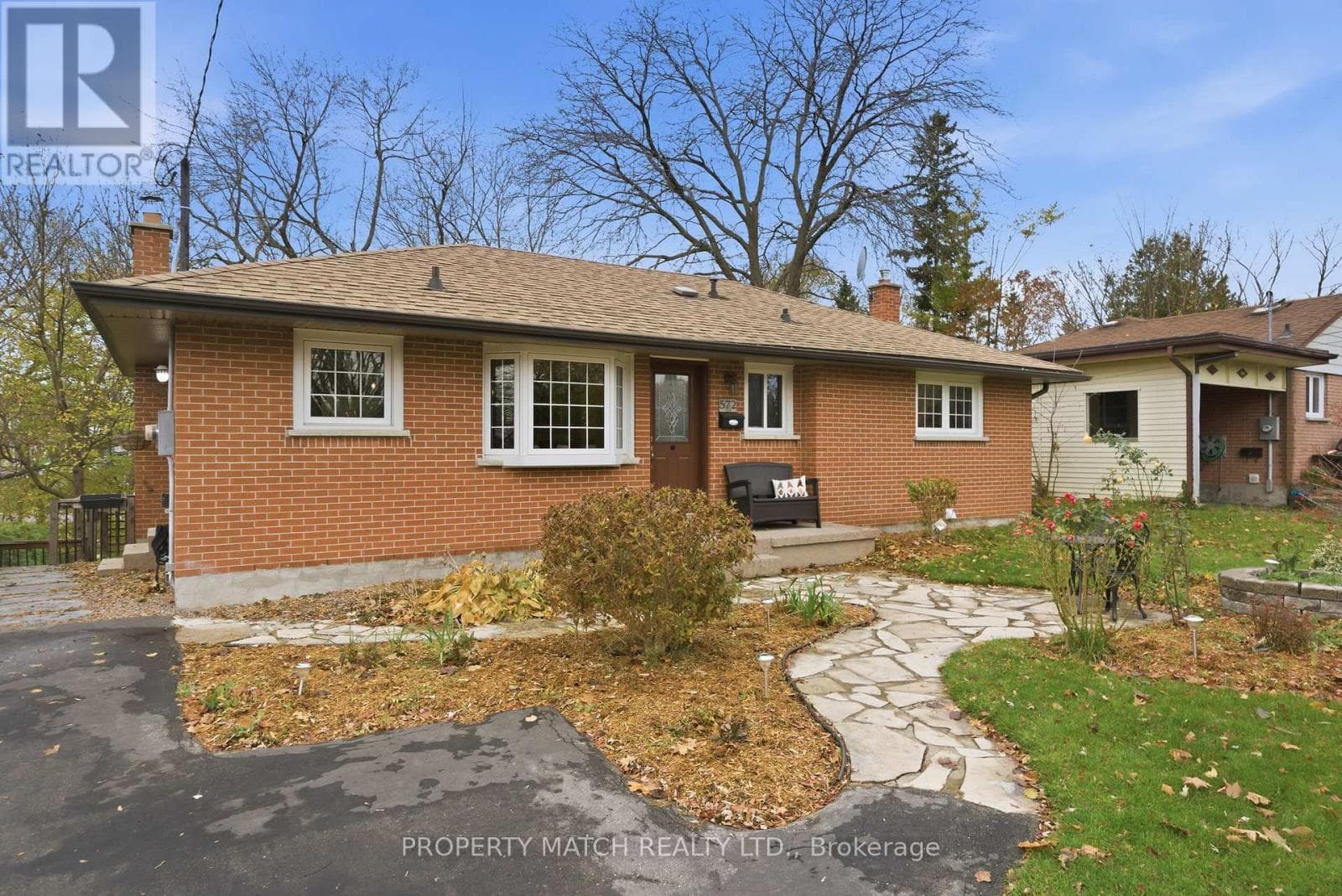 572 WYCHWOOD STREET — Oshawa (O'Neill), Ontario - Main photo