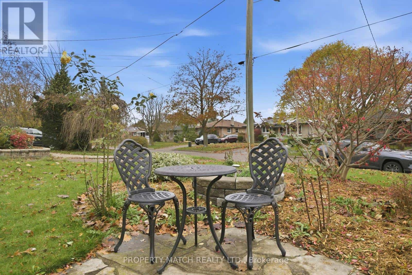 572 WYCHWOOD STREET — Oshawa (O'Neill), Ontario - Photo 3 of 50