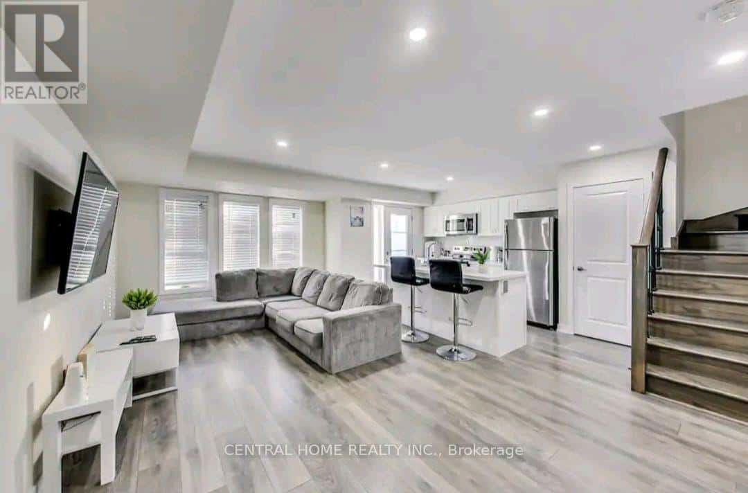 241 - 2335 SHEPPARD AVENUE W — Toronto (Humberlea-Pelmo Park), Ontario - Photo 3 of 10