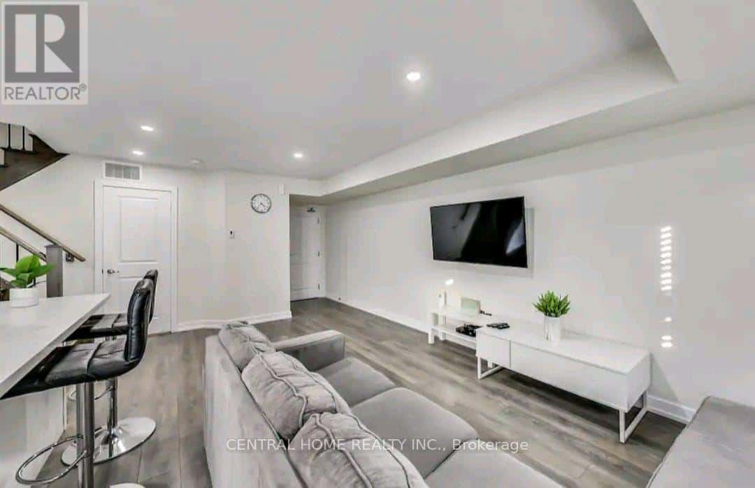 241 - 2335 SHEPPARD AVENUE W — Toronto (Humberlea-Pelmo Park), Ontario - Photo 5 of 10