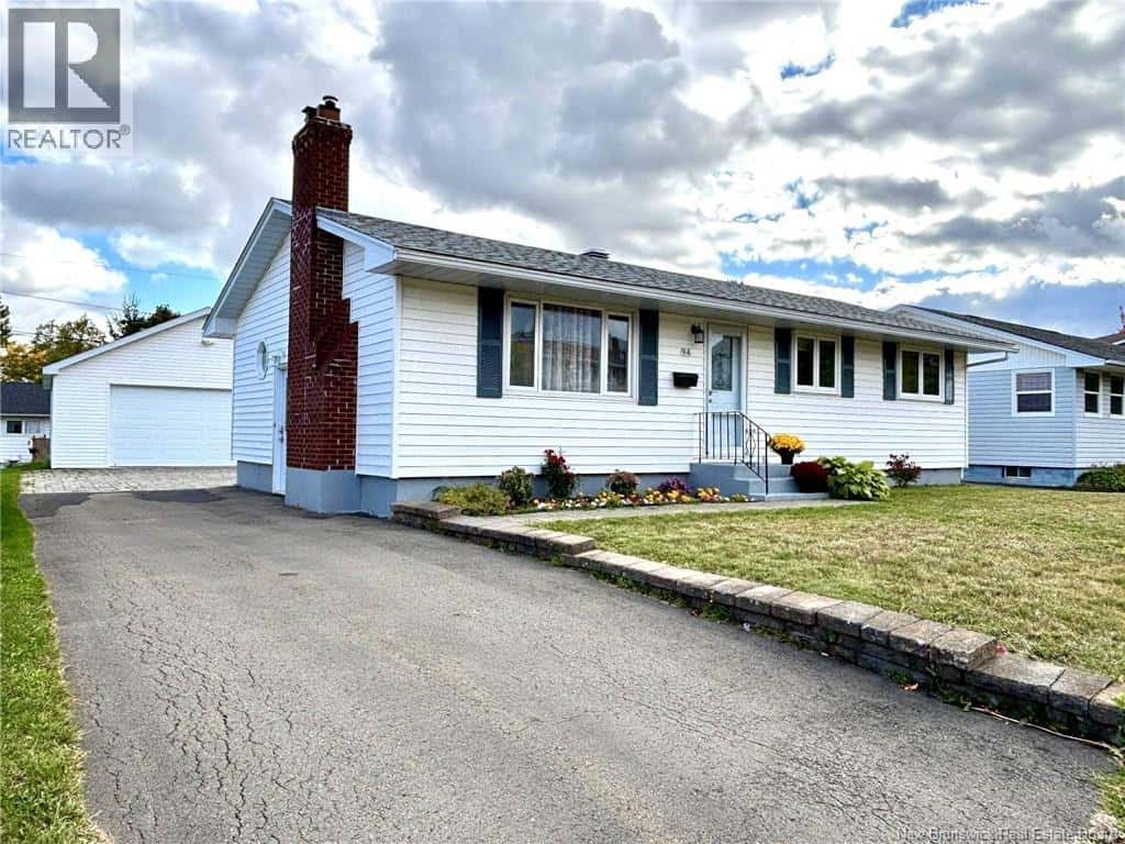 94 Parkdale Drive — Moncton, New Brunswick - Photo 2 of 50