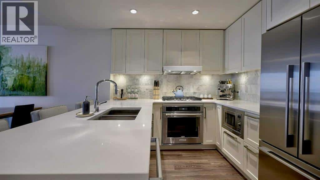 320, 46 9 Street NE — Calgary, Alberta - Photo 4 of 38