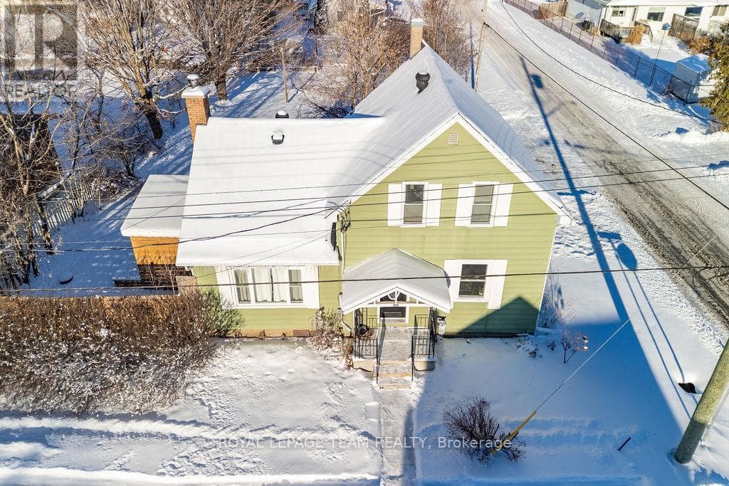 212 PRINCE STREET W — Renfrew, Ontario - Main photo