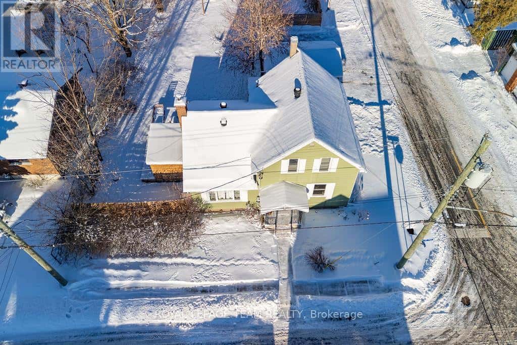 212 PRINCE STREET W — Renfrew, Ontario - Photo 2 of 38