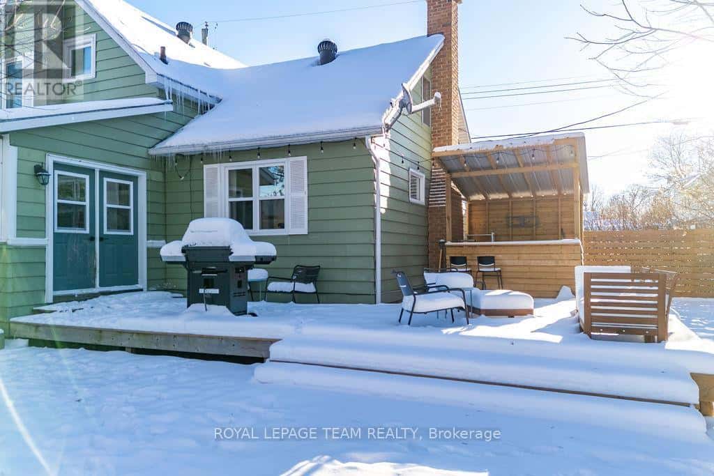 212 PRINCE STREET W — Renfrew, Ontario - Photo 4 of 38