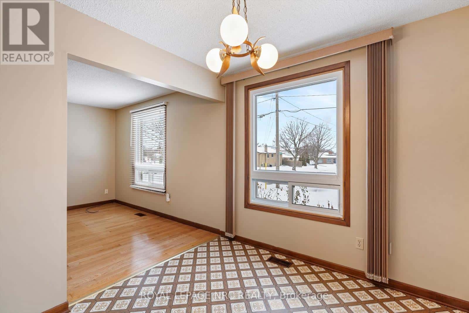 16 APPLEFORD ROAD — St. Catharines (Secord Woods), Ontario - Photo 5 of 30