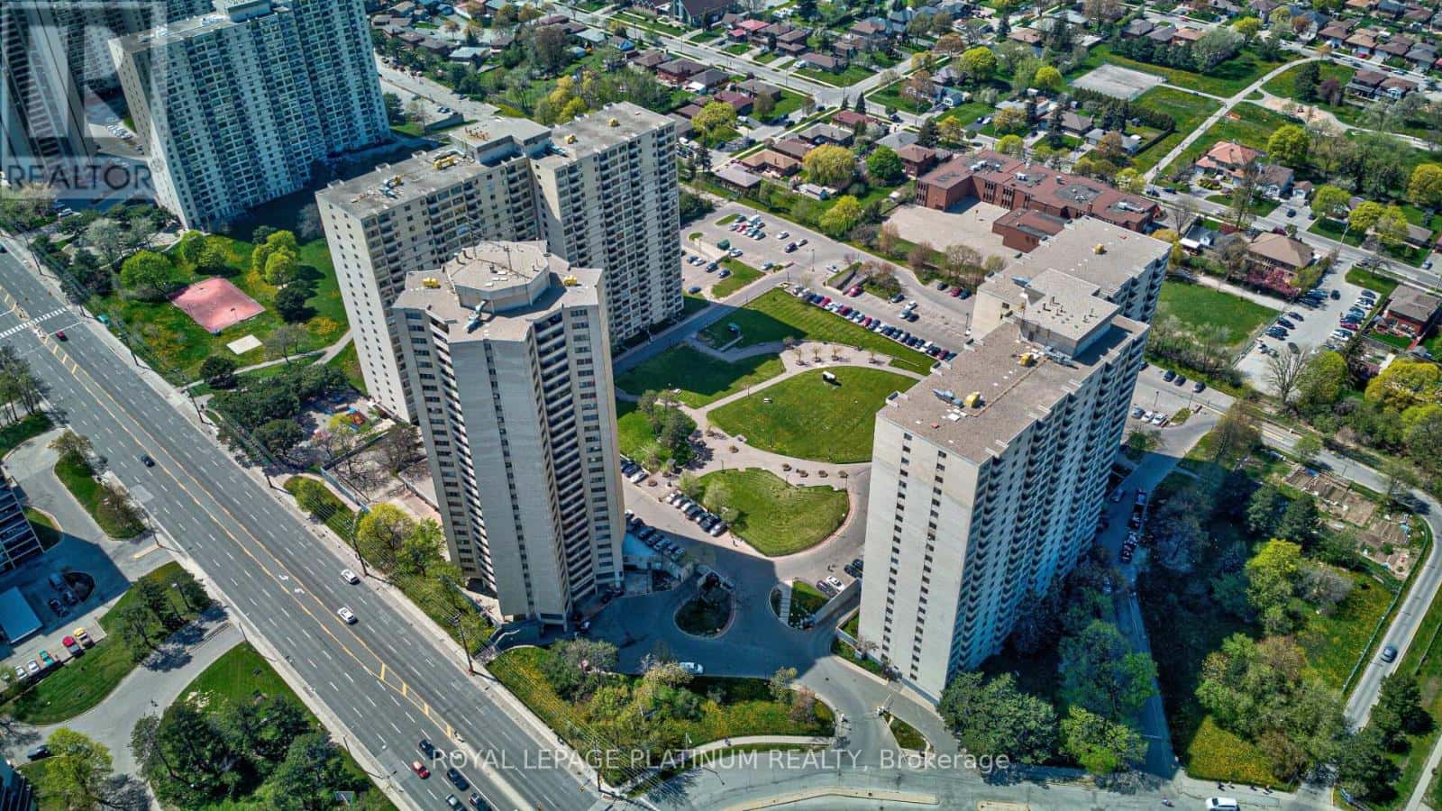 408 - 330 DIXON ROAD — Toronto (Kingsview Village-The Westway), Ontario - Photo 3 of 17