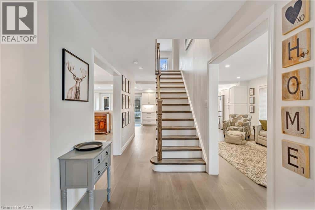 8 KEEWAYDIN Street — Waterdown, Ontario - Photo 4 of 49