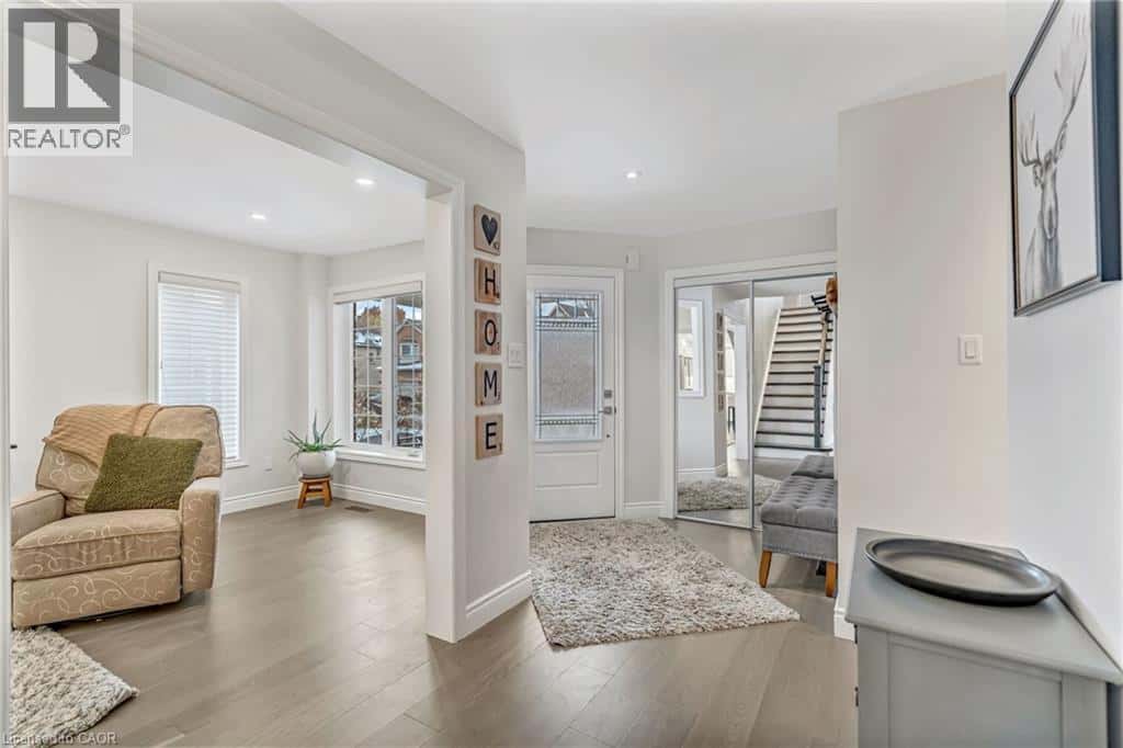 8 KEEWAYDIN Street — Waterdown, Ontario - Photo 5 of 49