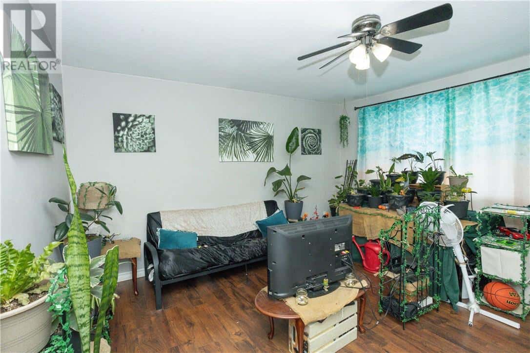 3235 Errington Avenue — Chelmsford, Ontario - Photo 4 of 20